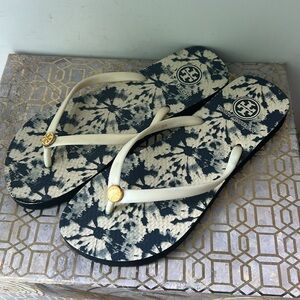 Tory Burch Tie Dye Starburst Print Flip Flops Women's size 8